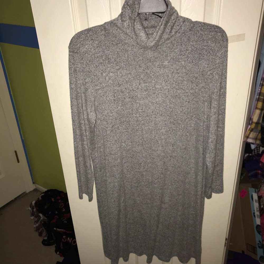 AMERICAN EAGLE GRAY TURTLENECK FLOW DRESS